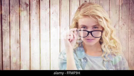 Zusammengesetztes Bild Porträt der Geschäftsfrau trägt Brille posiert Stockfoto