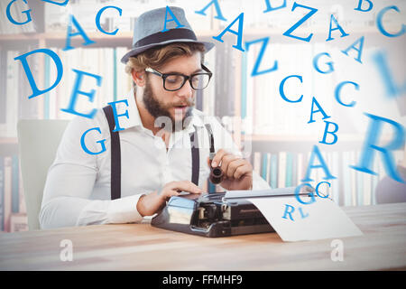 Zusammengesetztes Bild Hipster mit Pfeife während der Arbeit an der Schreibmaschine Stockfoto