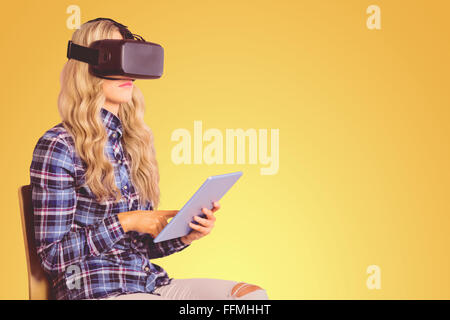 Zusammengesetztes Bild ziemlich lässig Arbeitnehmers mit Oculus rift Stockfoto