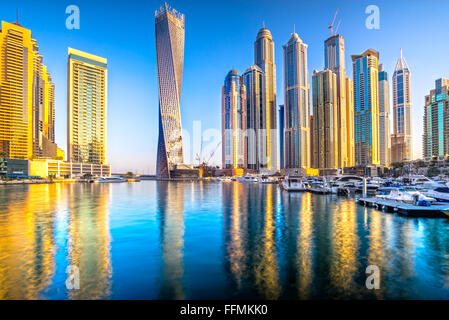 Wolkenkratzer in Dubai Marina. VEREINIGTE ARABISCHE EMIRATE Stockfoto