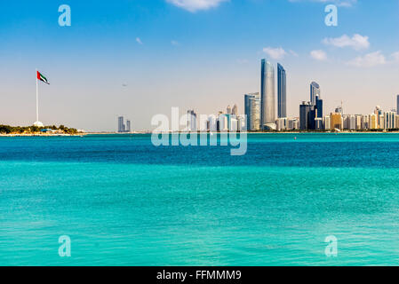 Abu Dhabi Skyline, Vereinigte Arabische Emirate Stockfoto