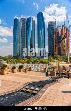 ABU DHABI, Vereinigte Arabische Emirate - 8. Februar 2014: Etihad Towers Gebäude in Abu Dhabi. Vereinigte Arabische Emirate. Fünf Türme Komplex mit 74 Stock Stockfoto