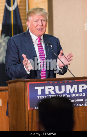 Hanahan, South Carolina, USA. 15. Februar 2016. Republikanische Präsidentschaftskandidat Milliardär Donald Trump im Rahmen einer Pressekonferenz 15. Februar 2016 in Hanahan, South Carolina. Stockfoto