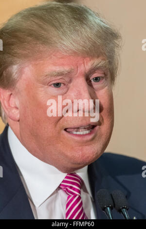 Hanahan, South Carolina, USA. 15. Februar 2016. Republikanische Präsidentschaftskandidat Milliardär Donald Trump im Rahmen einer Pressekonferenz 15. Februar 2016 in Hanahan, South Carolina. Stockfoto