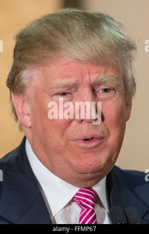 Hanahan, South Carolina, USA. 15. Februar 2016. Republikanische Präsidentschaftskandidat Milliardär Donald Trump im Rahmen einer Pressekonferenz 15. Februar 2016 in Hanahan, South Carolina. Stockfoto
