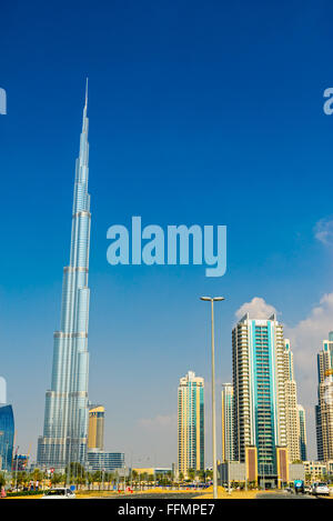 DUBAI, Vereinigte Arabische Emirate - Februar 10: Fassade Burj Khalifa am 10. Februar 2014 in Dubai, VAE. Burj Khalifa ist eine höchste Gebäude der Welt Stockfoto