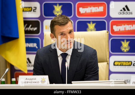 Kiew, Ukraine. 16. Februar 2016. Assistentin der Bundestrainer der Fußball-Nationalmannschaft der Ukraine Andriy Shevchenko während der Pressekonferenz im Haus des Fußballs in Kyiv Credit: Oleksandr Prykhodko/Alamy Live News Stockfoto