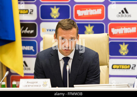 Kiew, Ukraine. 16. Februar 2016. Assistentin der Bundestrainer der Fußball-Nationalmannschaft der Ukraine Andriy Shevchenko während der Pressekonferenz im Haus des Fußballs in Kyiv Credit: Oleksandr Prykhodko/Alamy Live News Stockfoto