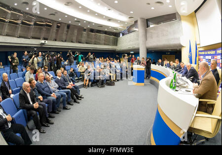 Kiew, Ukraine. 16. Februar 2016. Pressekonferenz der Bundestrainer der Fußball-Nationalmannschaft der Ukraine im Haus des Fußballs in Kyiv Credit: Oleksandr Prykhodko/Alamy Live News Stockfoto