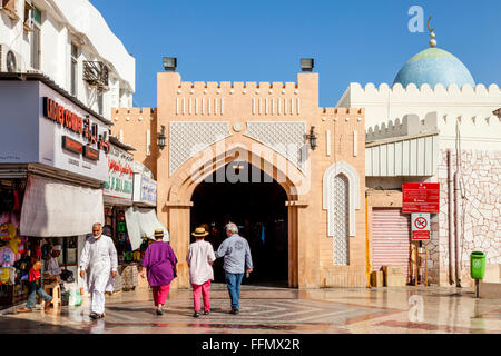 Der Eingang zum Muttrah Souk (Al Dhalam), Muttrah, Muscat, Sultanat von Oman Stockfoto