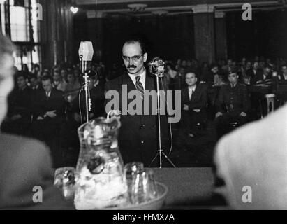 Szalai, Andras, 6.2.1917 - 15.10.1949, ungarischer Politiker (MDP), halb so lange, während seiner Aussage beim Prozess gegen ihn und Laszlo Rajk wegen angeblichen "Titoismus" und Spionage, Budapest, 16. - 24.9.1949, Stockfoto