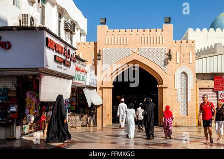 Der Eingang zum Muttrah Souk (Al Dhalam), Muttrah, Muscat, Sultanat von Oman Stockfoto