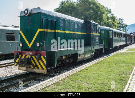 FAUR Diesellok L45H 096 von 1987 Sargan acht Schmalspur-Museumsbahn im Bahnhof Mokra Gora, Serbien Stockfoto