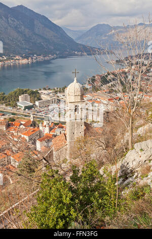 Kirche der Muttergottes von Heilmittel (ca. 1518) am Hang des Berges St. John in Kotor, Montenegro. Der UNESCO Stockfoto