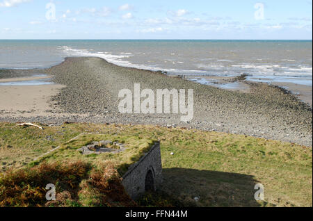 Sarn Cynfelin.  Damm, gesehen vom Küstenweg Ceredigion an Wallog zwischen Clarach und Borth. Stockfoto