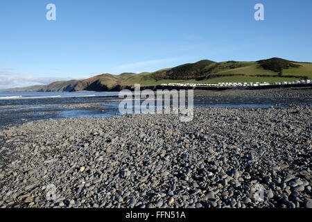 Llanrhystud Strand bei Ebbe, Westwales. Stockfoto