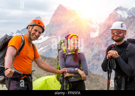 Fröhliche Mountain Climbers Porträt Stockfoto