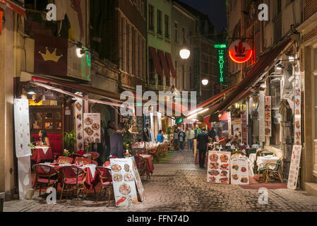 Restaurants in Brüssel Stadt bei Nacht - Rue des Bouchers, Brüssel, Belgien, Europa Stockfoto