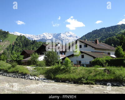 Geographie/Reisen, Deutschland, Bayern, Garmisch-Partenkirchen, an der Partnach torrent, Blick auf das Wettersteingebirge, Additional-Rights - Clearance-Info - Not-Available Stockfoto