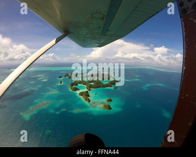 Luftaufnahme der Rock Islands, Palau, Mikronesien, Ozeanien, Pazifik. UNESCO-Weltkulturerbe von Himmel auf Flugzeug gesehen Stockfoto