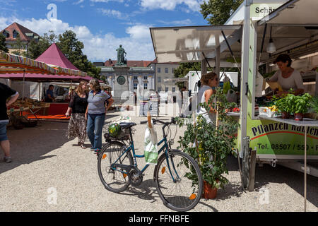 Passau Domplatz Menschen auf Wochenmarkt Passau Deutschland Bayern Stockfoto