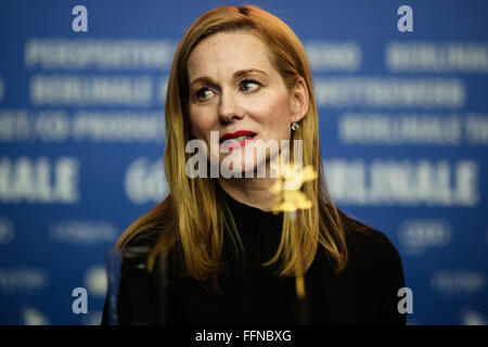 Berlin, Deutschland. 16. Februar 2016. Schauspielerin Laura Linney besucht eine Pressekonferenz für die Promotion des Films an der 66. Internationalen Filmfestspiele Berlinale in Berlin, Deutschland, 16. Februar 2016. Bildnachweis: Zhang Fan/Xinhua/Alamy Live-Nachrichten Stockfoto