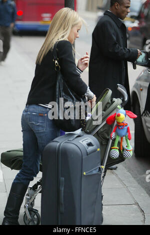 Sammy Winward nimmt den Zug am Kings Cross in London 4 Bilder (Kredit Bild © Jack Ludlam) Stockfoto