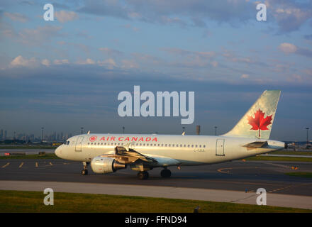 Air Canada Flugzeug am Pearson Airport, Toronto, Kanada Stockfoto