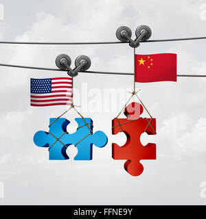 Amerikanische und chinesische Zusammenarbeit Erfolg als zwei Teile eines Jigsaw Puzzle Fron der Vereinigten Staaten und China kommen zusammen, um als globale Teamarbeit Metapher für internationale Abkommen und das gegenseitige Verständnis zu vereinen. Stockfoto