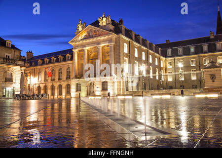 Platz der Befreiung und der Palast der Herzöge von Burgund in Dijon, Frankreich. Stockfoto