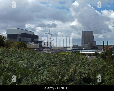 Datei-PIC: Heysham Kraftwerk, Heysham, Lancaster, UK. 13. August 2014.     Heysham 2 Links Heysham 1 rechts EDF Energy hat neue Schließung Termine für Kraftwerken Heysham 1 und Heysham 2 angekündigt.   Heysham-1 wurde um fünf Jahre bis 2024 verlängert. und Heysham 2 wurde um sieben Jahre bis 2030 verlängert. Bildnachweis: David Billinge/Alamy Live-Nachrichten Stockfoto