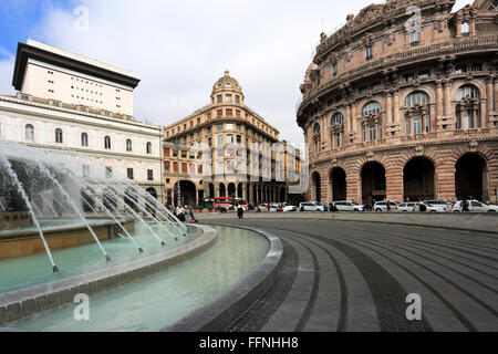 Wasser-Brunnen in Piazza de Ferrari, Genoa Stadt, Ligurien, Italien, Europa. Stockfoto