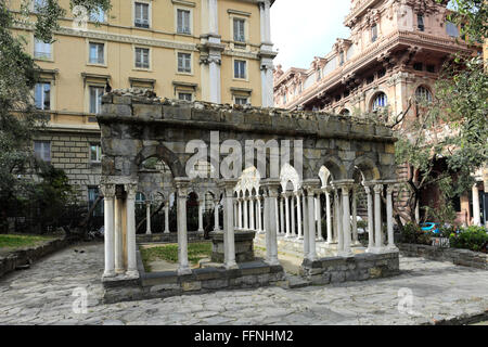 Sommer, St Andrews Kreuzgang neben Christopher Columbuss House, Old Town, Genua, Ligurien, Italien, Europa Stockfoto