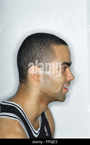 SEATTLE, WA-04. Februar: Tony Parker in Seattle, Washington am 4. Februar 2004. Stockfoto