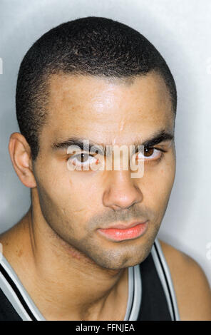 SEATTLE, WA-04. Februar: Tony Parker in Seattle, Washington am 4. Februar 2004. Stockfoto