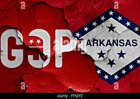 Flagge der GOP und Arkansas auf rissige Wand gemalt Stockfoto