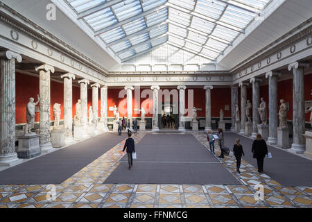 Kopenhagen, Dänemark - 16. Februar 2016: Römische und griechische Skulpturen in der neuen Carlsberg Glyptotek. Stockfoto