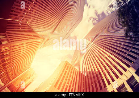 Fisheye-Objektiv Vintage getönten Foto Wolkenkratzer in Manhattan bei Sonnenuntergang, NYC, USA. Stockfoto