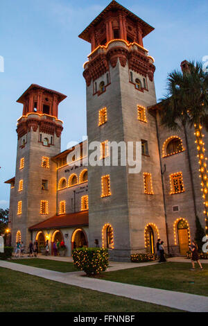 St. Augustine traditionelle "Nights of Lights" Urlaub Beleuchtung Display schafft eine funkelnde, festliche Atmosphäre in der Nacht. Stockfoto