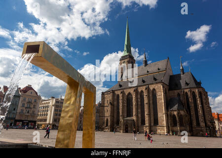 Plzen der Brunnen auf dem Platz der Republik, Kathedrale St. Bartholomäus, Pilsen Tschechien Stockfoto