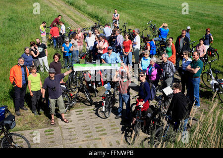 geführte Radtour GRUENES BAND in der Nähe von Volzendorf, Wendland, ehemalige Grenze zur DDR, Niedersachsen, Deutschland, Europa Stockfoto