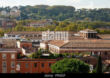 Dachterrassen in der Nähe des Forum Romanum, gesehen vom Palatin in Rom, Italien Stockfoto