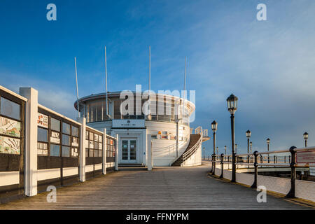 Winterabend in Worthing Pier, West Sussex, England. Stockfoto