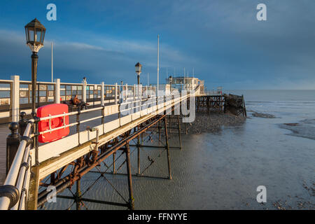 Winterabend in Worthing Pier, West Sussex, England. Stockfoto