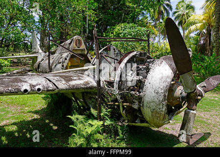 Wrack des amerikanischen Grumman Wildcat Kampfflugzeugs in Outdoor-Vilu Kriegsmuseum, Guadalcanal, Solomon Inseln. Stockfoto