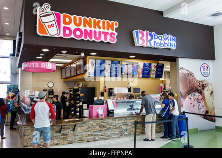 Florida, Süd, FL, Süd, Fort Ft. Drum Service Plaza, Turnpike, Highway, Mautstraße, Raststätte, Food Court plaza Tische zwangloses Essen, Dunkin' Donuts, Bas Stockfoto