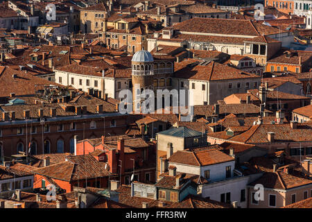 Blick über die Dächer des historischen Zentrums, Venedig, Veneto, Italien Stockfoto