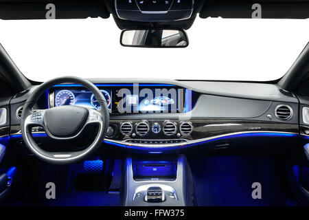 Auto Innenraum Luxus Dashboard & Lenkrad. Holz Dekoration & blaue