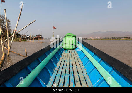 Typische Boote auf dem See zu transportieren.  Inle See-Shan Staat Myanmar, Burma Stockfoto