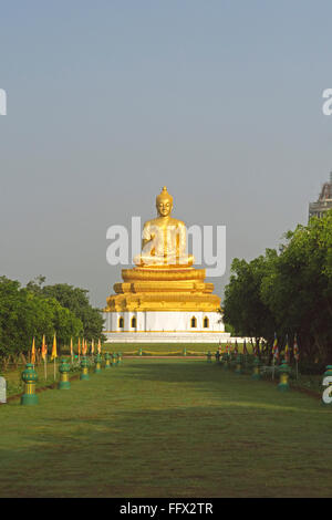 Goldene Buddha-Statue, Sarawasti, Uttar Pradesh, Indien Stockfoto